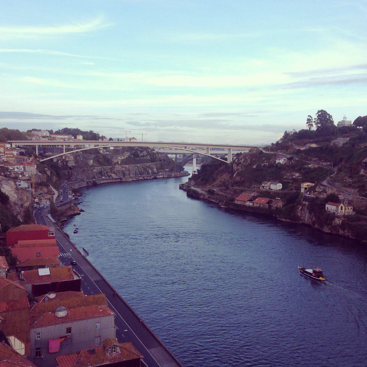 Порту. Вид с моста над Cais da Ribeira